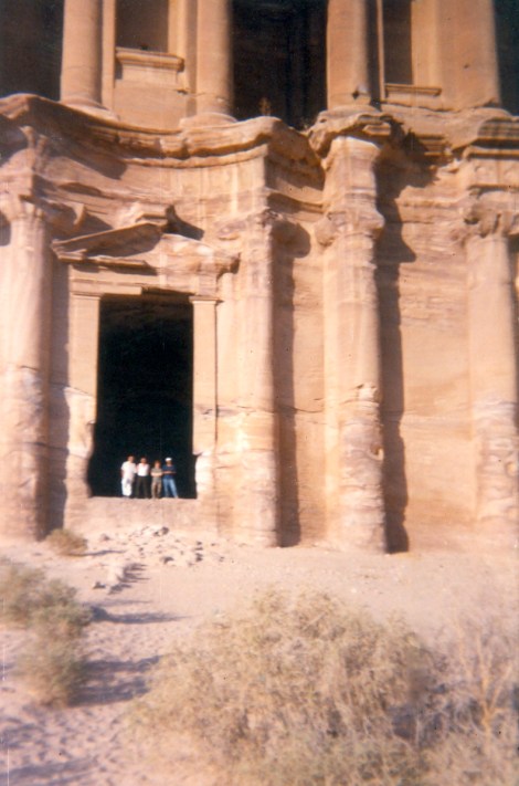Avec mes compagnons au pied du Khazneh